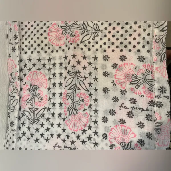Free‎ People Cream Shoulder Tote with Pink Floral Accents - Image 7