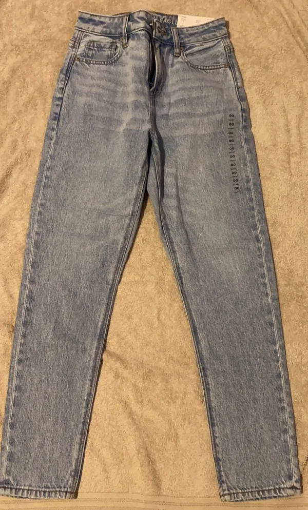 American Eagle Mom Light Wash Jeans - Image 3
