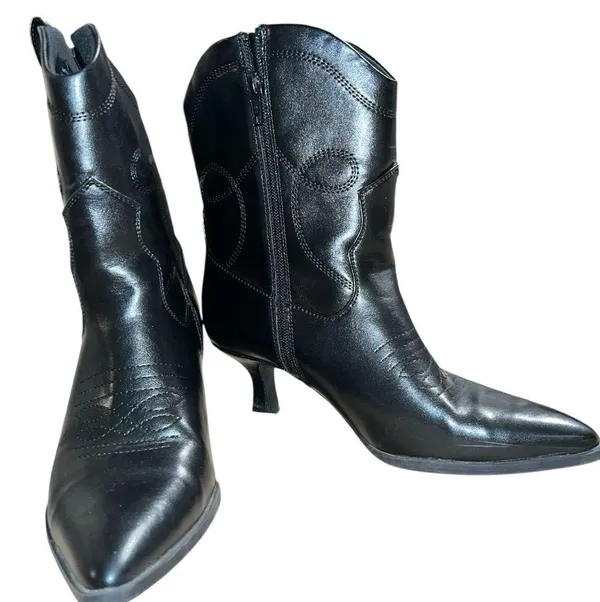Universal Threads Black faux Leather calf length cowgirl Boots. - Image 2