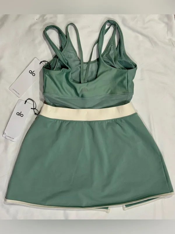 NWT Alo Yoga Airlift Bra Airbrush Streamlined Skirt Set Botanical Green Small - Image 4