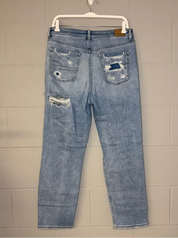 American Eagle High-Rise Mom Jeans with Distressing Women’s Size 10 Regular - Image 4