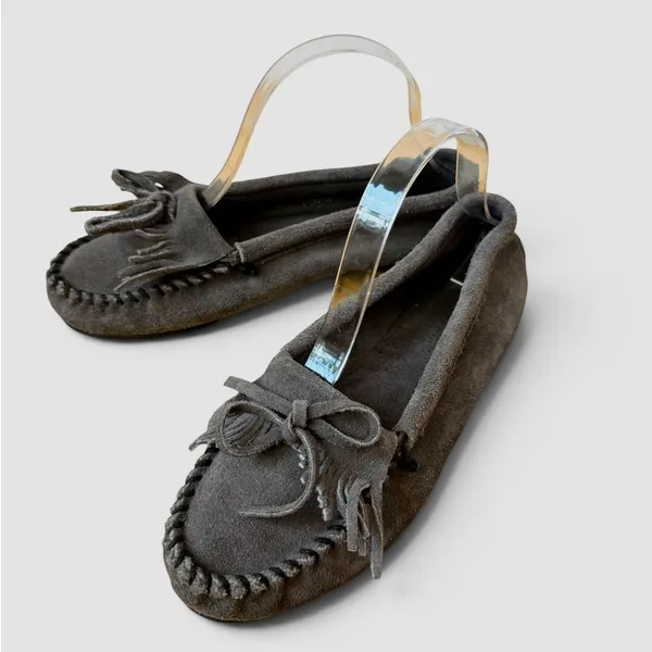 Minnetonka Suede Kilty Hardsole Moccasins Gray Rubber Sole Women's Size 7.5 - Image 3