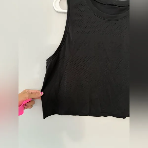 Lululemon Workout Tank Top Breathable Cropped Tank Top Lightweight Black Size 6 - Image 3