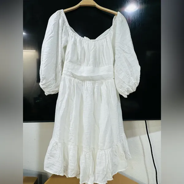 Elegant White Dress Size 10 - Image 3