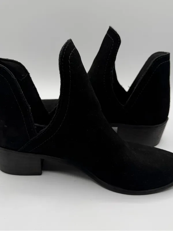 Coconuts by Matisse Pronto Black Suede Cutout Ankle Boots Womens 6.5 - Image 5