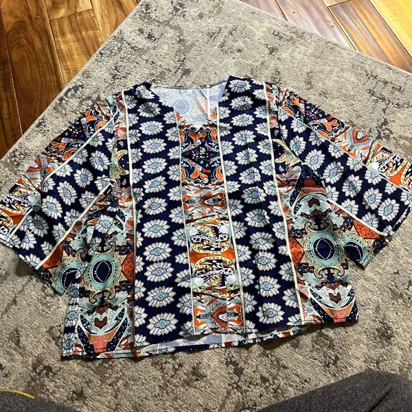 Women’s boho pattern blouse. New! Size large - Image 2