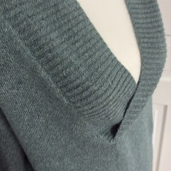 Evereve Sweater Size Small Teal Green Soft‎ V-Neck Size Small - Image 2