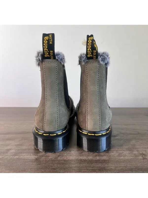 Dr. Martens Women’s Leonore Faux Fur Lined Nubuck Chelsea Boot Size 6 #666 - Image 6