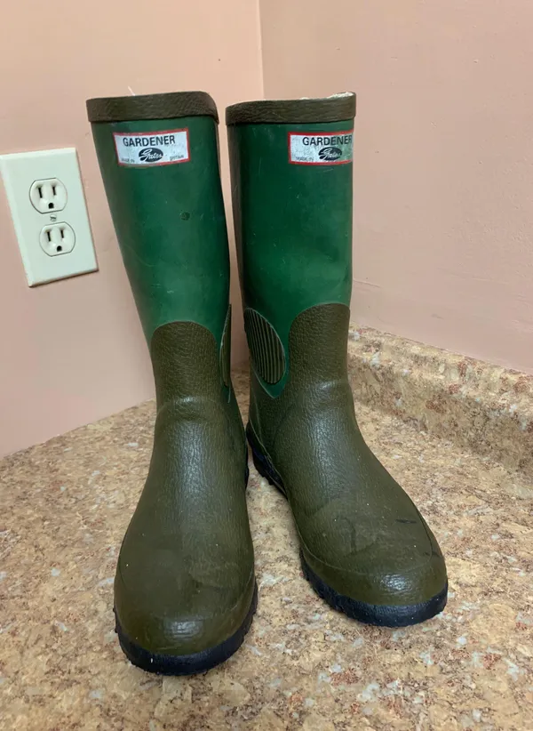 Gardening Boots Size 8 - Image 2