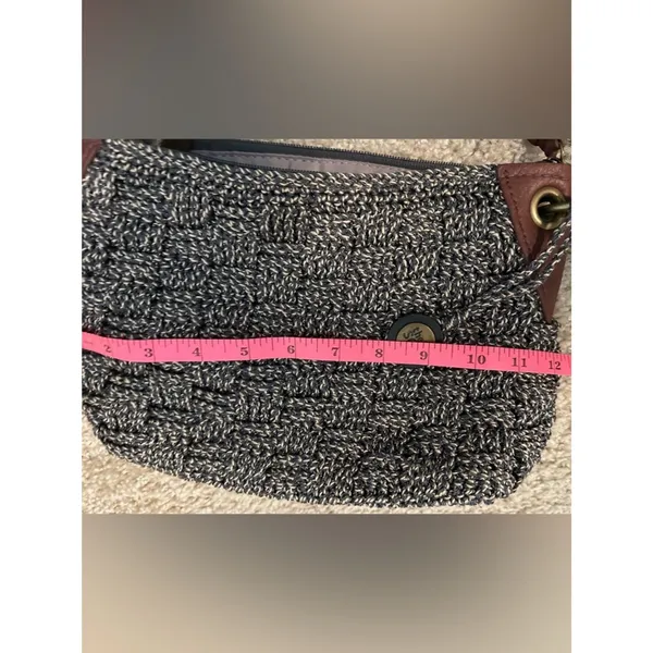 The Sac Woven Hobo Shoulder Bag in Brown and Cream - Image 8