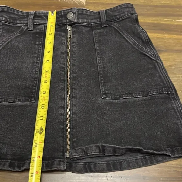 Madewell Denim MIni Skirt Black Frost Utility Jeans Front Zipper Pockets 27 - Image 3