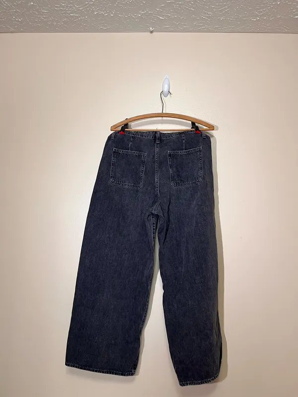 Black Old Navy Barrel Jeans  - Image 4