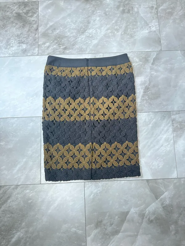 Ann Taylor Skirt Size 6 Crochet Lace Pencil - Image 2