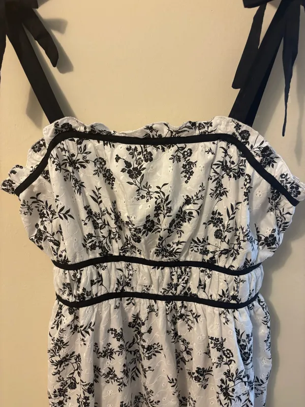 Indulge Dress Floral Women’s white and black textured fabric - Image 5