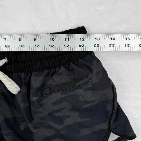 Vuori Clementine 2.0 running Black Camo Performance Athletic Shorts Size XS READ - Image 2