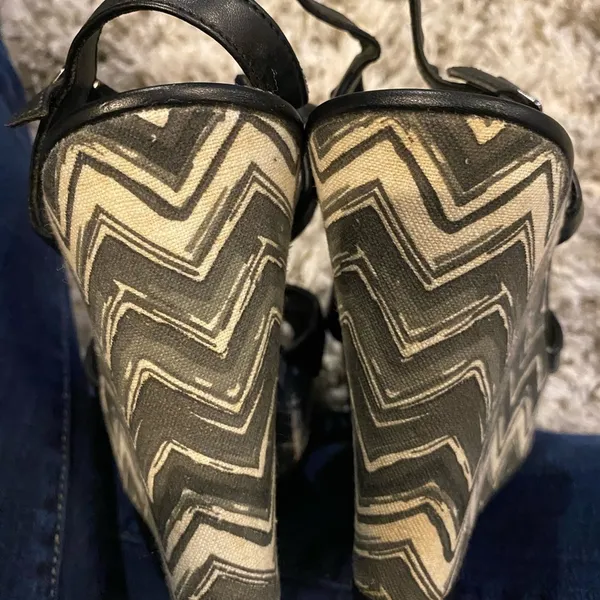 American Eagle Wedge Sandals - Image 4