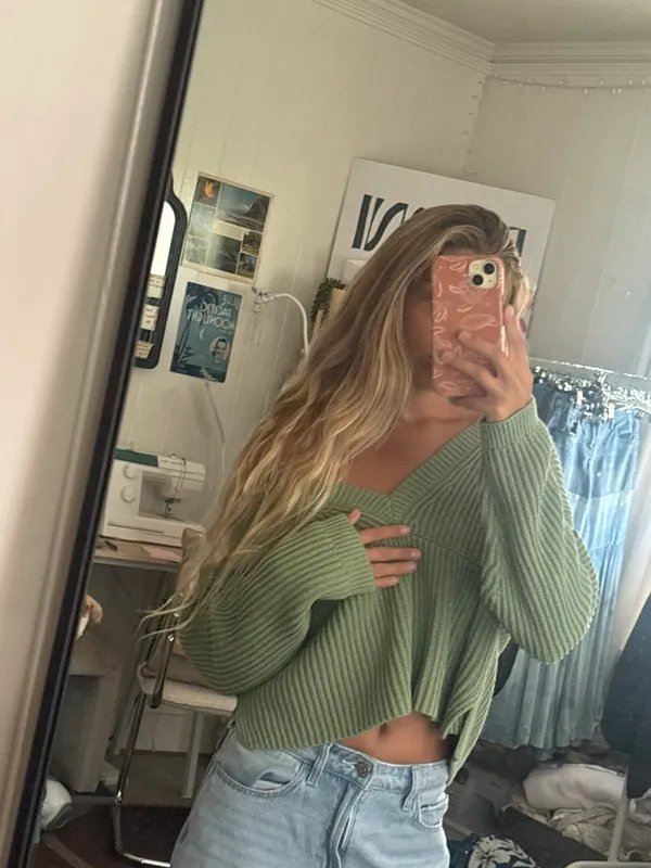 Green Kendal And Kylie V Neck Sweater - Image 4