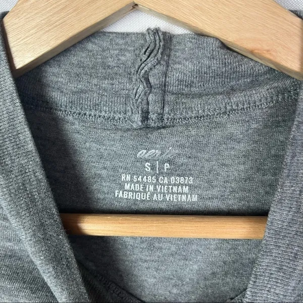 Aerie Light‎ Gray Mock Neck Long Sleeve Cropped T-Shirt S - Image 6