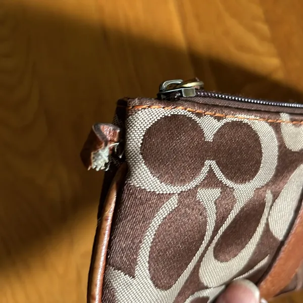 Coach Signature Multi Pouch Makeup Cloth Leather Beige Brown - Strap is missing - Image 4