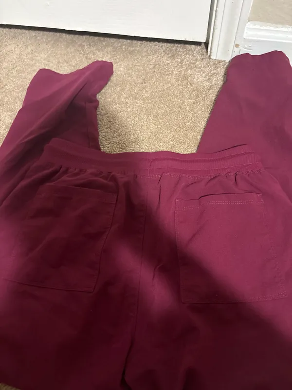 Beyond scrubs scrub set Purple Size small/medium petite - Image 5