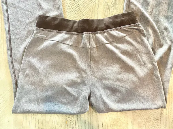 Columbia Like new Omni-Wick bootcut taupe and chocolate brown sweatpants. Sz M - Image 4