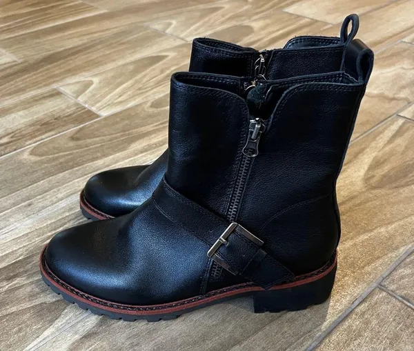 NWOB Women's Kiana Waterproof Fashion Boot SIZE 7.5 - Image 6