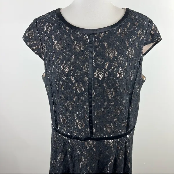 R&K Black Floral Lace Fit and Flare Cap Sleeve Dress Satin Trim Size 18 - Image 10