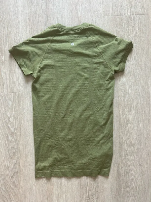 lululemon athletica swiftly tech size 4 -like new - Image 3