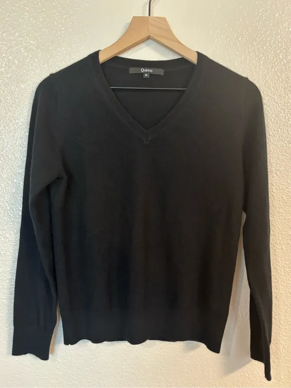 QUINCE Mongolian 100% Cashmere V-Neck Sweater in Black - Image 2