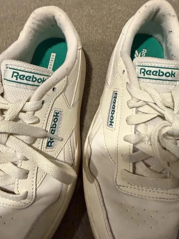 White / Green Reebok sneakers. Size 7. - Image 3