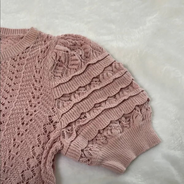 Express Pink Puff Sleeve Blouse with Ruffled Ribbed Design - Image 4