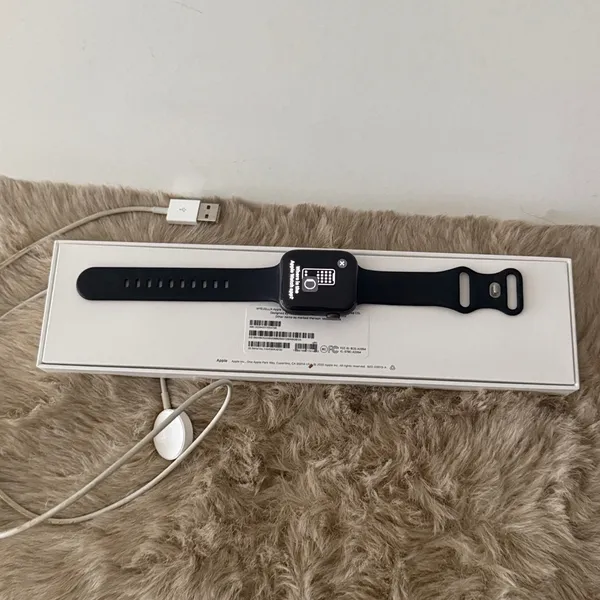 Apple Watch SE Gen 44mm - Silver - Unlocked - Image 3