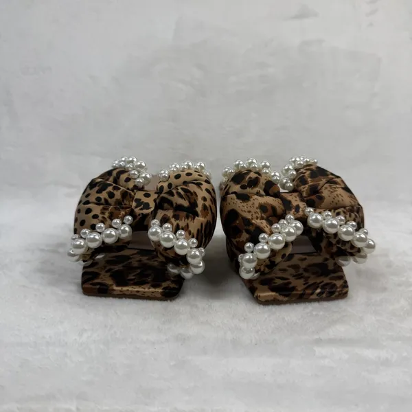 Betsey Johnson Womens Leopard Print Pearl Bow Square Toe Flat Slide‎ Sandals 5 - Image 4