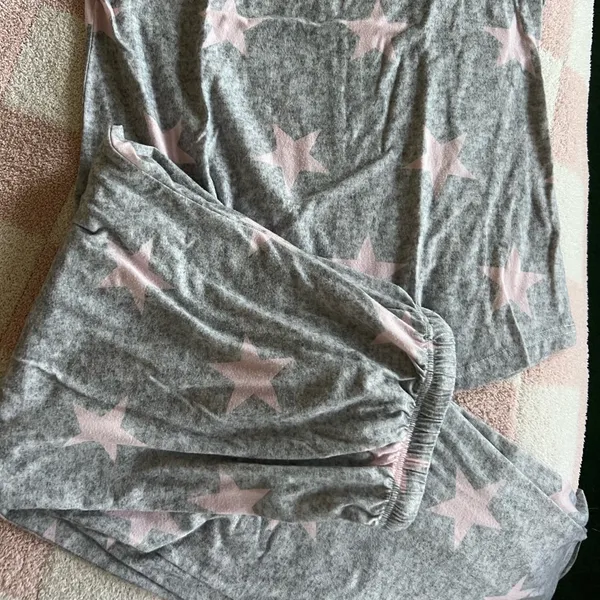 Amazon Gray and Pink Star Pajama Set - Image 2