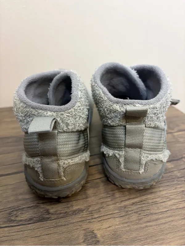 Chaco Ramble Fluff Slippers Women's size 9 Gray - Image 6