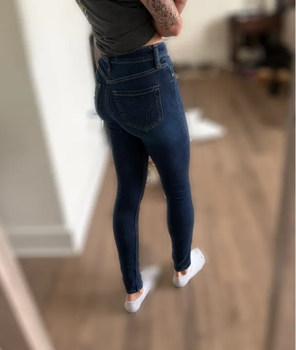 Hollister High-Rise Super Skinny Jeans - Image 4