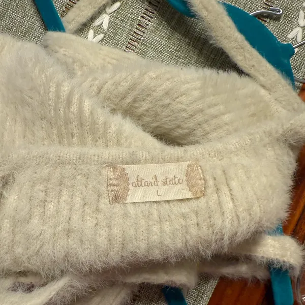 Altar'd State Fuzzy Ivory Cream Soft Knit Sweater Cropped Tank Top Size Large - Image 4