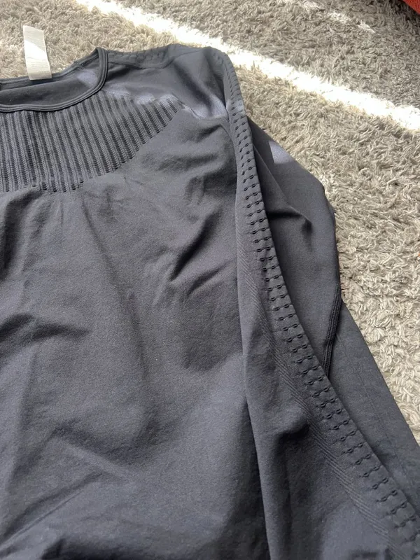 Fabletics small black‎ top - Image 8