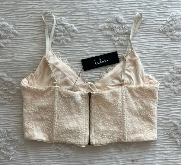Cream Embroidered Lace Cropped Cami Tank Top Lulus - Image 4