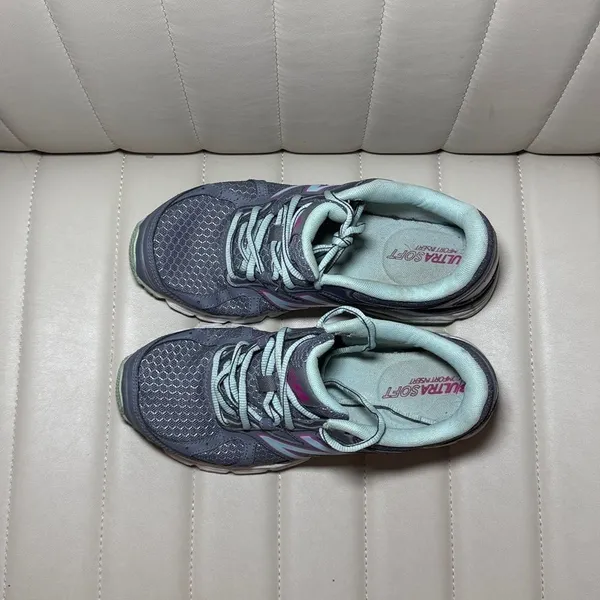 New-balance Women's Grey and Green Trainers - Image 2