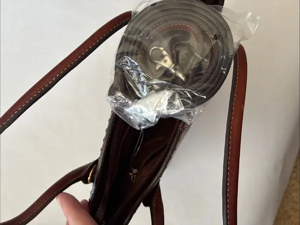 Fossil Classic Brown Leather Tote Bag with Gold Key Charm - Image 7