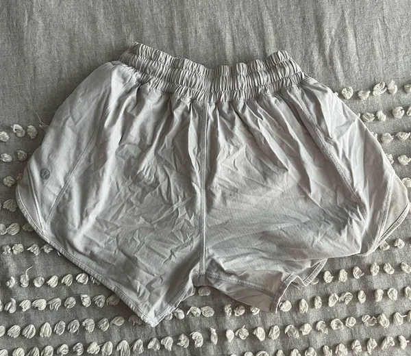 Lululemon Hotty Hot Low-Rise Shorts Lined 2.5" - Image 2