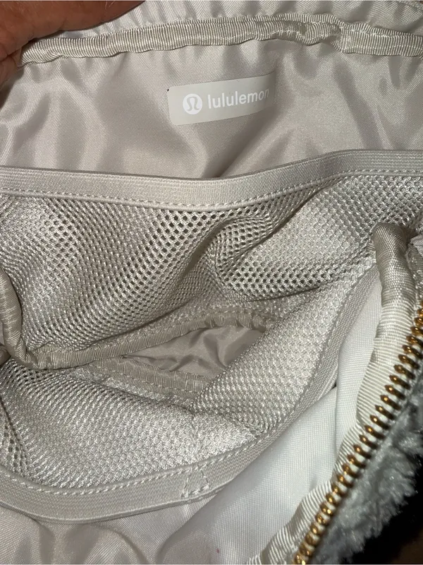 lululemon athletica Cream Sherpa Crossbody Waist Bag - Image 10