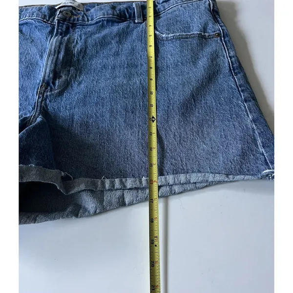 Abercrombie & Fitch The Dad Short High Rise Medium Wash Denim 22W - Image 6