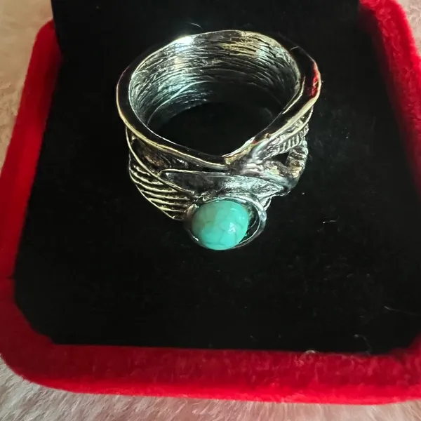 Gorgeous Silver Simulated Turquoise Ring Size 7 - Image 3
