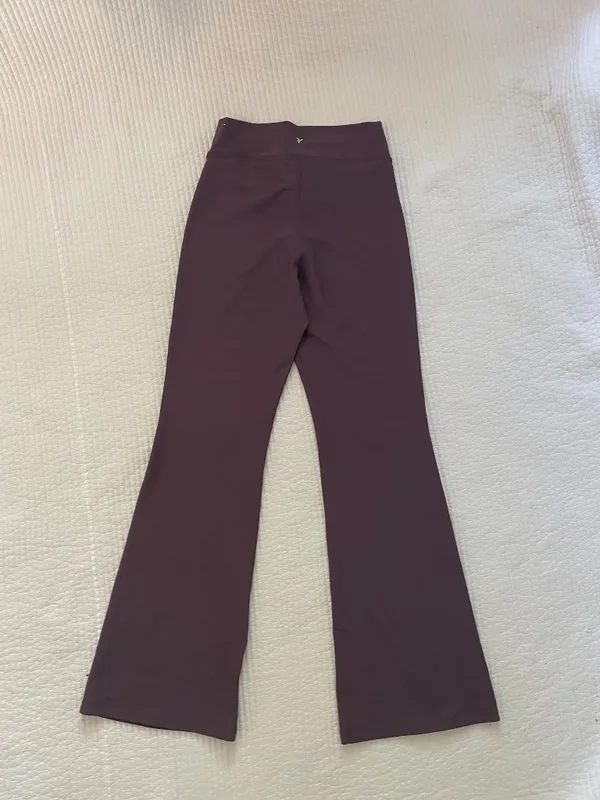 Old Navy burgundy purple flare leggings - Image 5