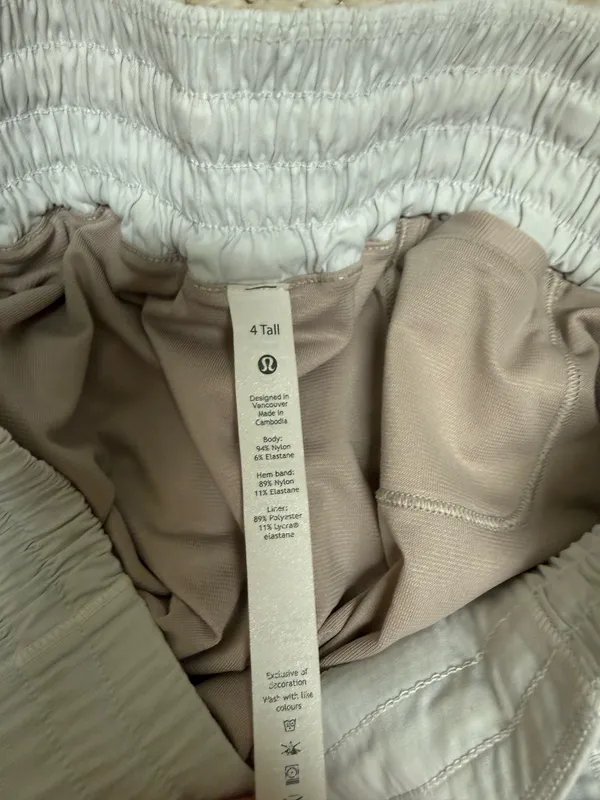Lululemon Hotty Hot Shorts High-Rise - Image 4