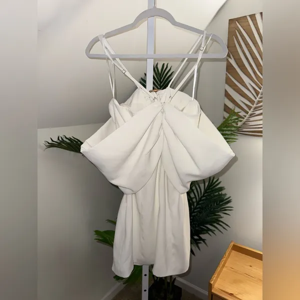 Elliatt‎ Arctic White Off-Shoulder Mini Dress Medium - Image 6