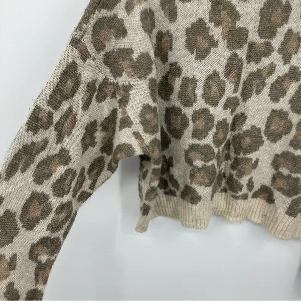 American Eagle Outfitters Leopard Sweater Size Medium Boho Fall Soft Lightweight - Image 4