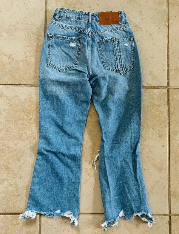 Urban Outfitters BDG Wilco Flare Jean WOMENS 24 Raw Hem Crop High Rise Ripped - Image 5